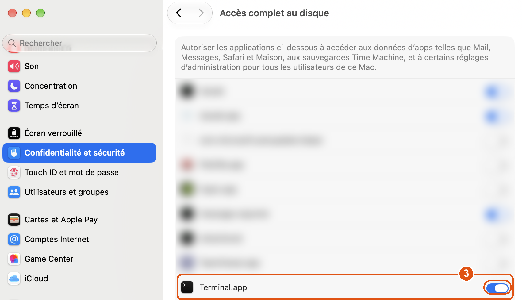 Liste « Accès complet au disque » : les autres applications sont floutées, la ligne « Terminal.app » et son interrupteur activé sont entourés (repère 3).
